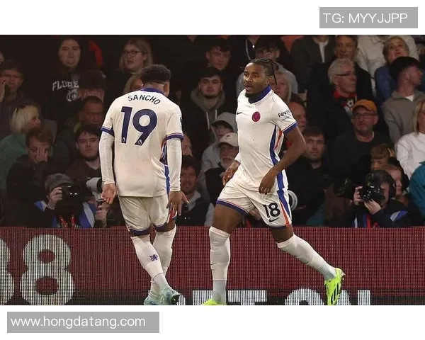 水晶宫与西汉姆联激战引发球迷热议赛季前景与战术分析 水晶宫与西汉姆联激战引发球迷热议赛季前景与战术分析